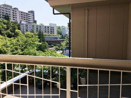 景色が臨めない代わりにお得に泊まれる