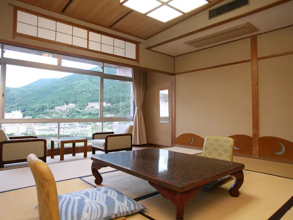 和室10畳(日本庭園側のお部屋)