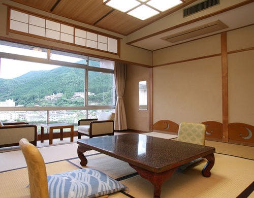 和室１０畳(日本庭園側のお部屋)