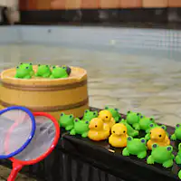 Bể bơi trẻ em trong phòng tắm nam được cải tạo