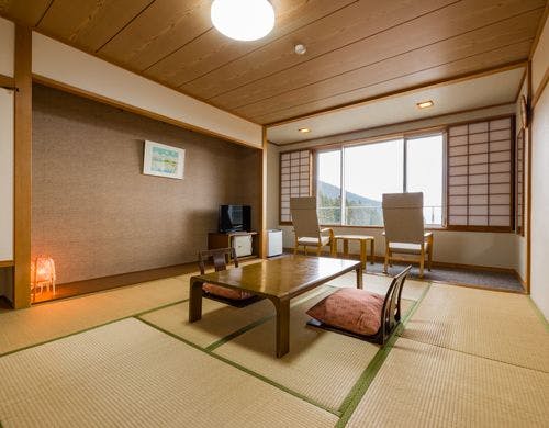 和室10畳タイプのお部屋です