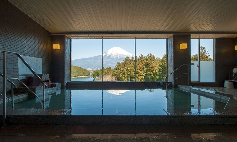 น้ำพุร้อนอ่างอาบน้ำใหญ่ "พรจากภูเขาไฟฟูจิ"