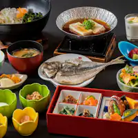 【朝食】焼き魚メインの定食と温かい味噌汁