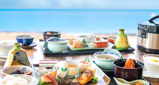【1泊朝食】“海沿い”の旅先ならではのお料理と“眺めの良いレストラン”ですがすがしい朝の目覚めを