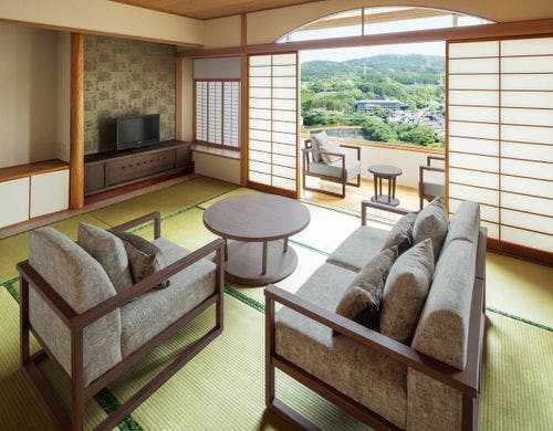 和洋室（二間 10畳・9畳） 客室内