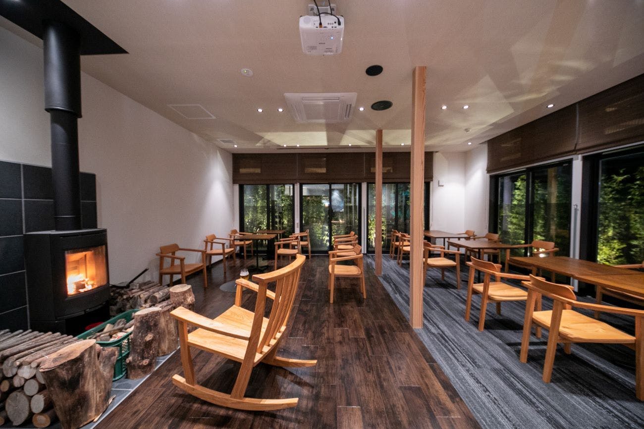 ロビー（冬・暖炉）