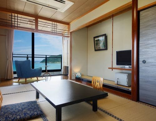 【海側和室】オーシャンビューを望む和室