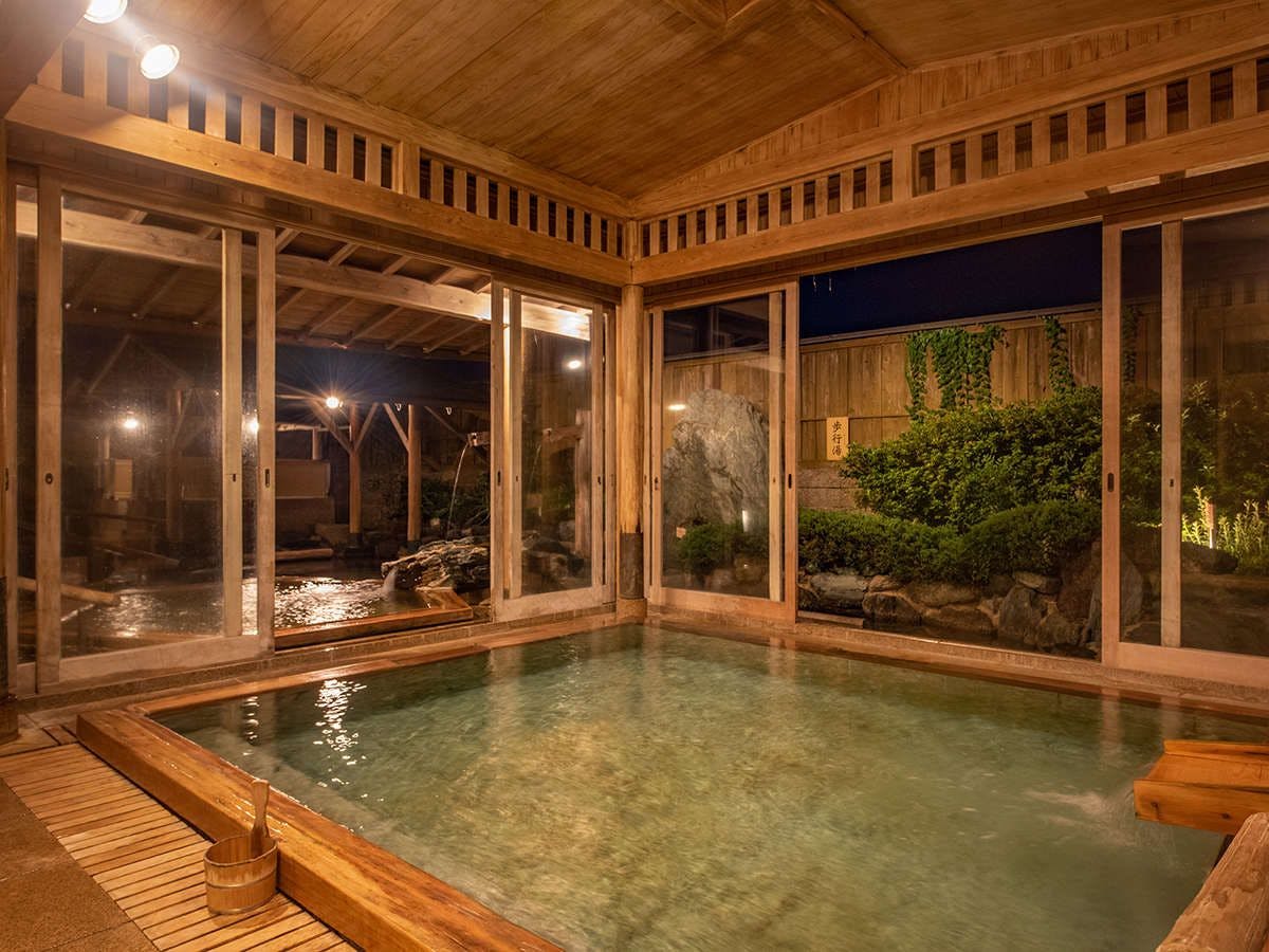 【大浴場】1階庭園露天風呂（風待ちの湯）