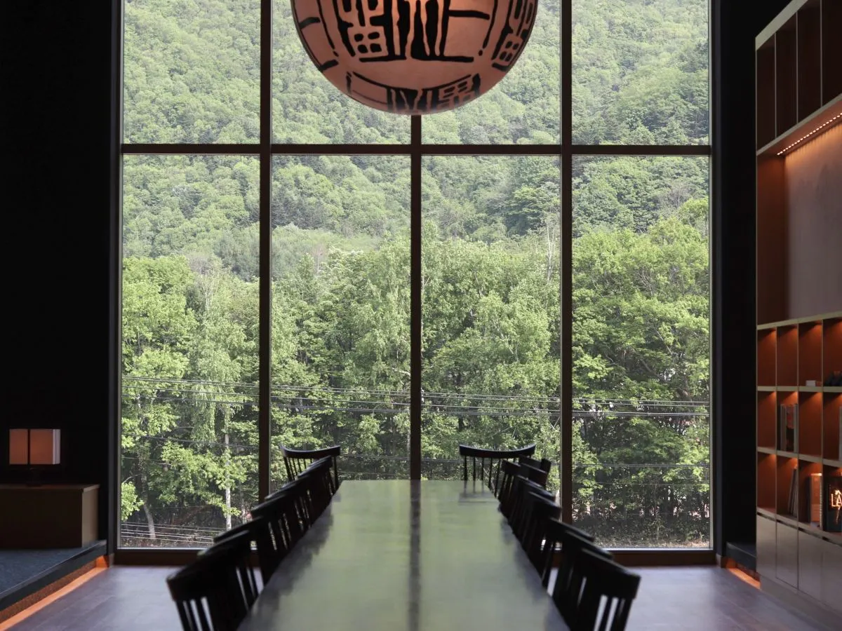 【3階ラウンジ「THE LOUNGE DAY OFF」】