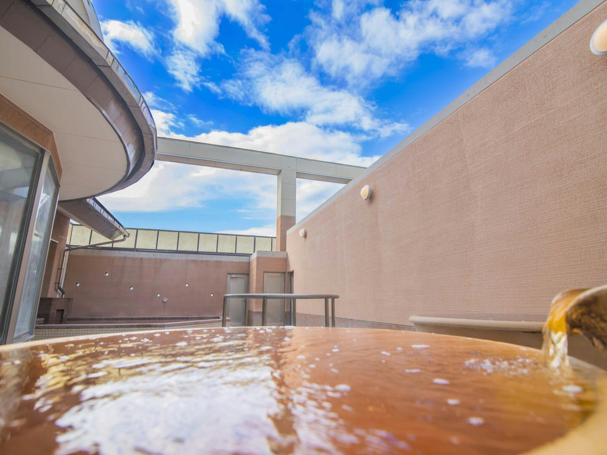 Mata air panas alami Rokkō no Yu