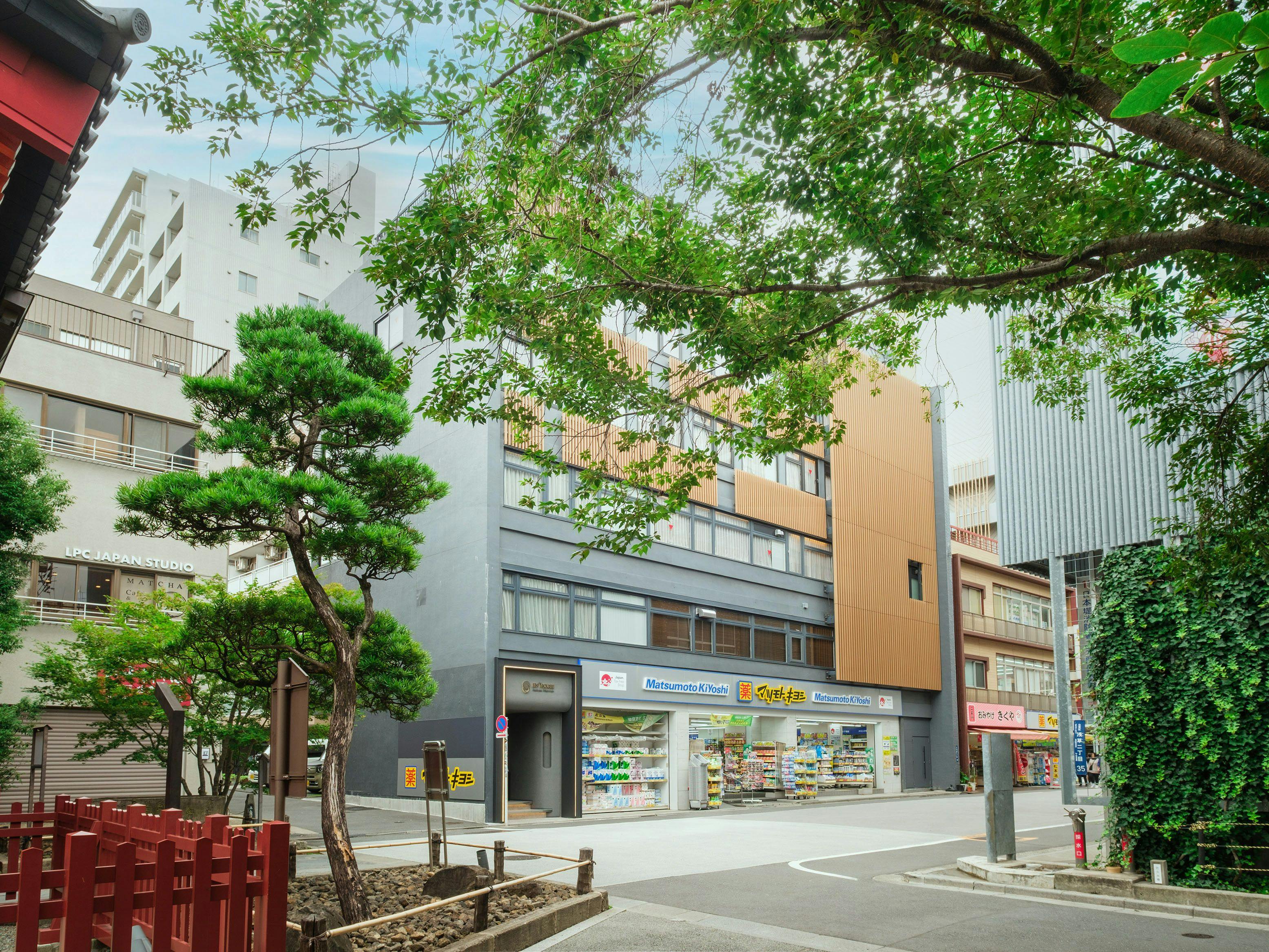 EN The HOUSE Asakusa Nitenmon
