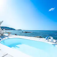 뷰 욕조와 푸른 하늘, 푸른 바다.