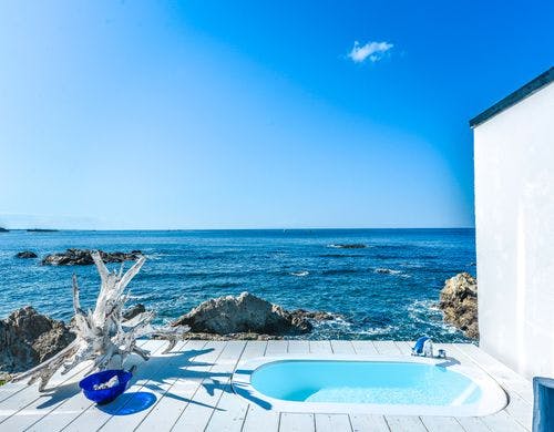 テラスにある海が目の前のビューバスです。