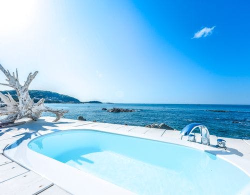 ビューバスと青空と青い海