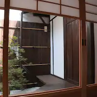 ・1階の奥にあるトイレ