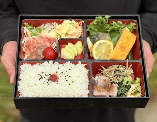 古民家で召し上がれる朝食のお弁当