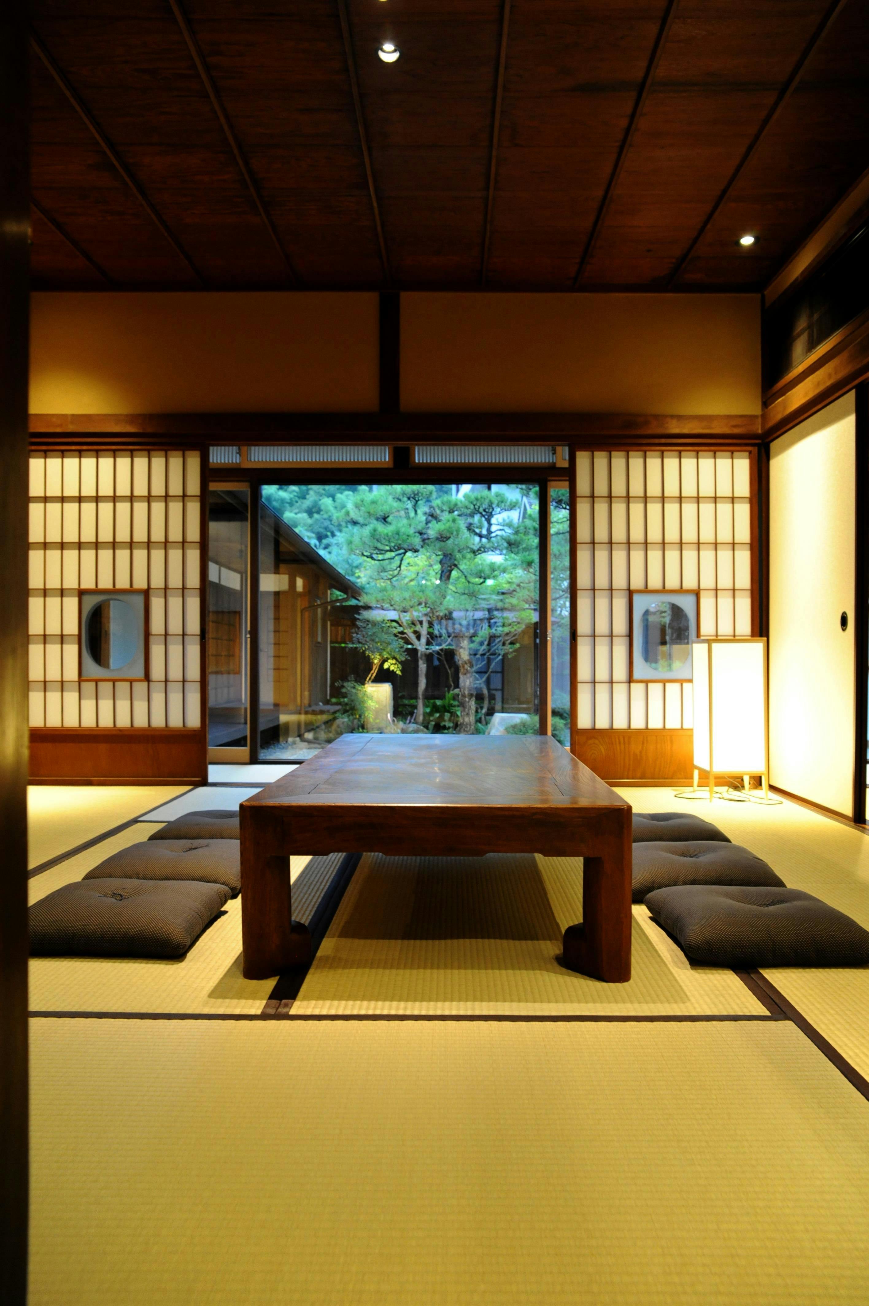 風情があるお庭を眺められる和室