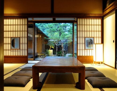 風情があるお庭を眺められる和室