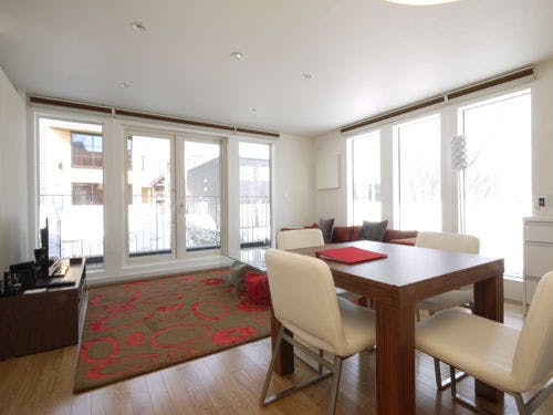 大きな窓が特徴的なリビングダイニング♪