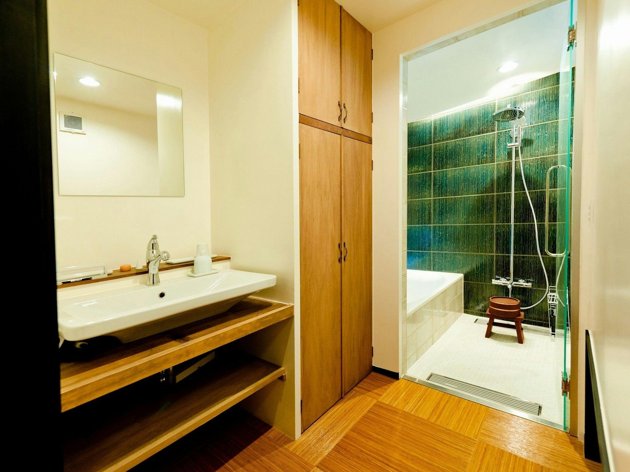 ห้องล้างหน้าและห้องอาบน้ำ