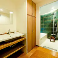 ห้องล้างหน้าและห้องอาบน้ำ