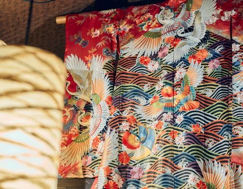 2階には伝統的な着物を飾っています