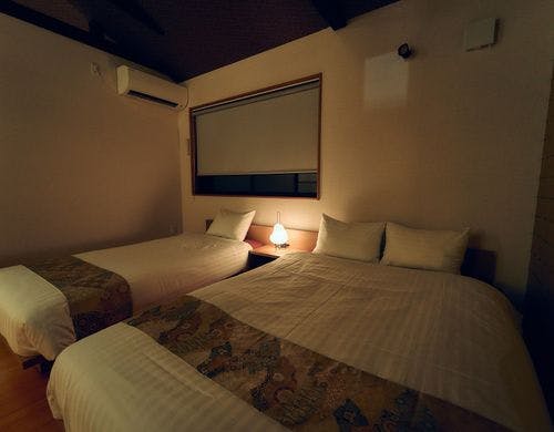 夜も風情のある寝室