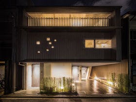 Villa 姉小路 紺碧の窓