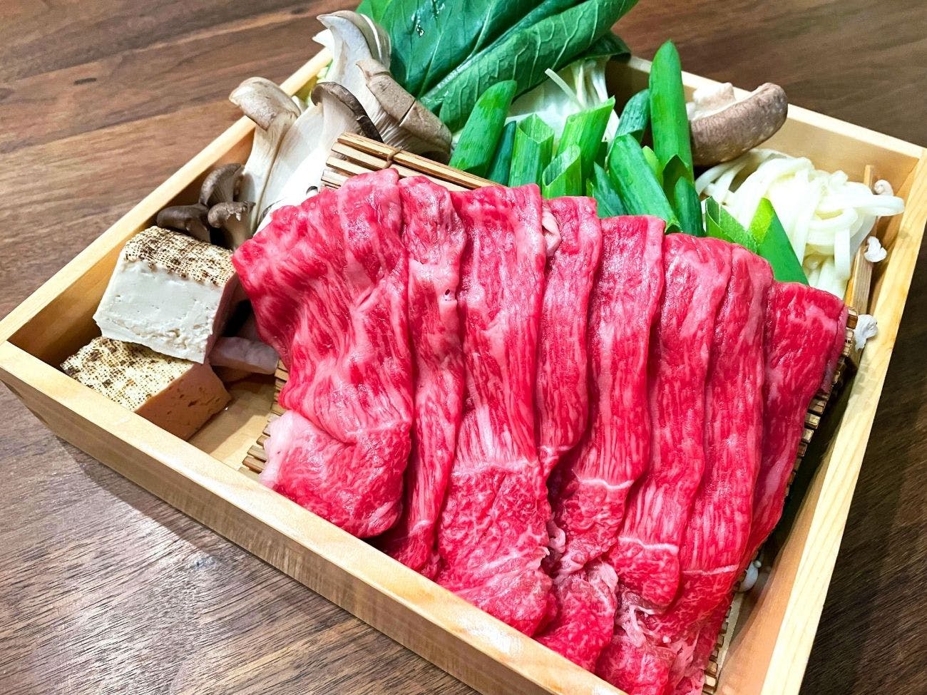 Sukiyaki Daging Wagyu Hitam Pilihan