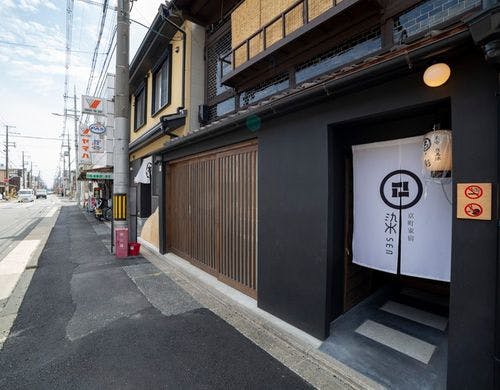 大人数でも寛げる大型ソファー