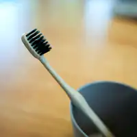 Sikat gigi berbahan ramah lingkungan dari Moya.