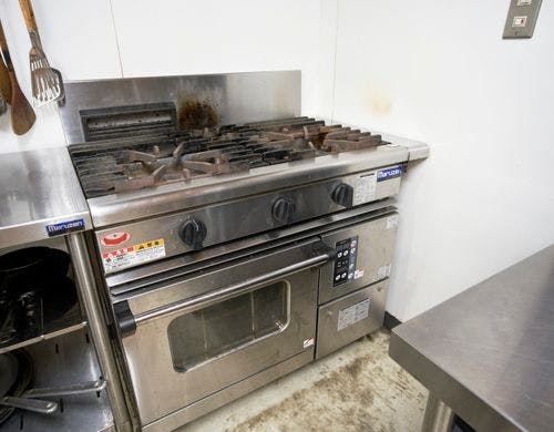 元カフェのキッチン・オーブンガスコンロ