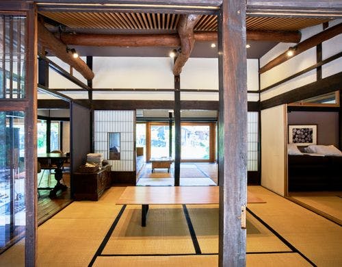 プライベートデッキから見た室内