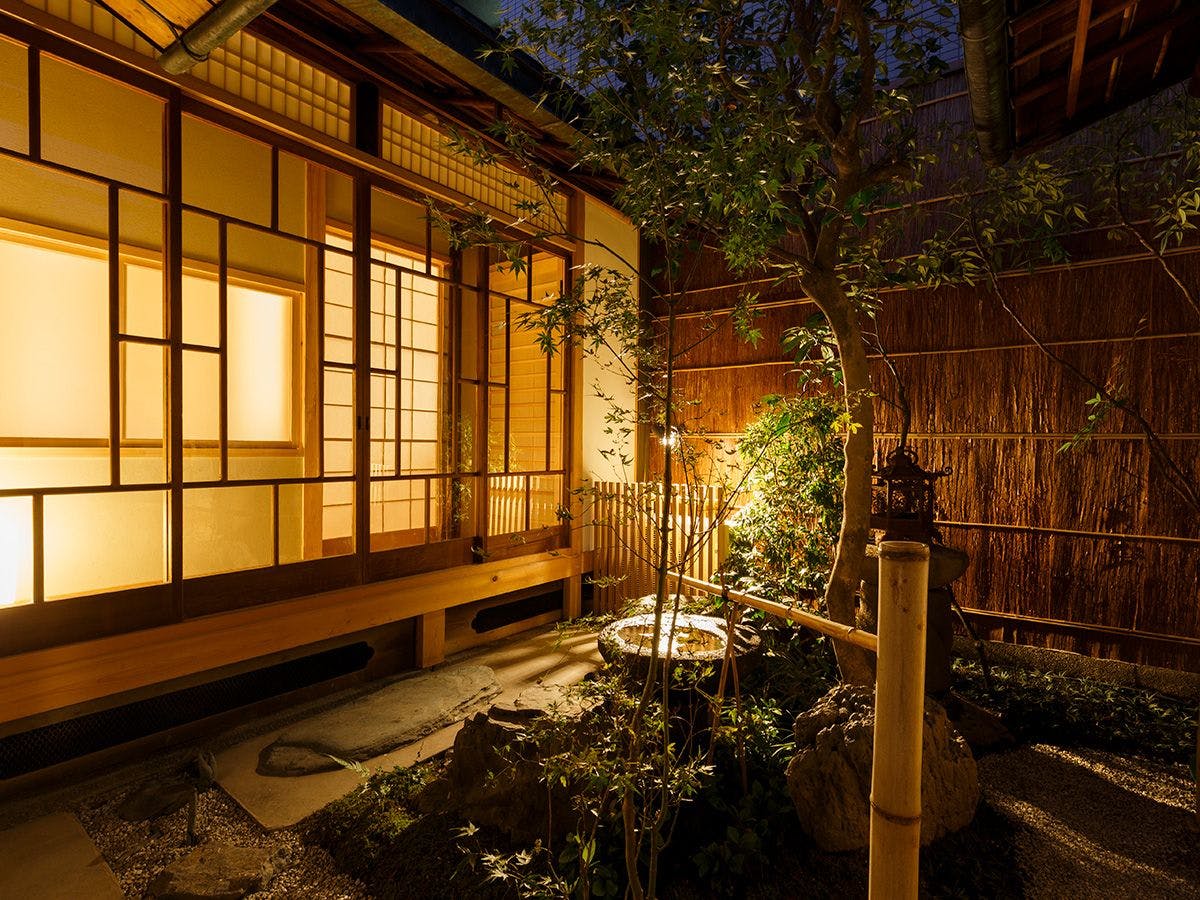 東館のお庭（夜）
