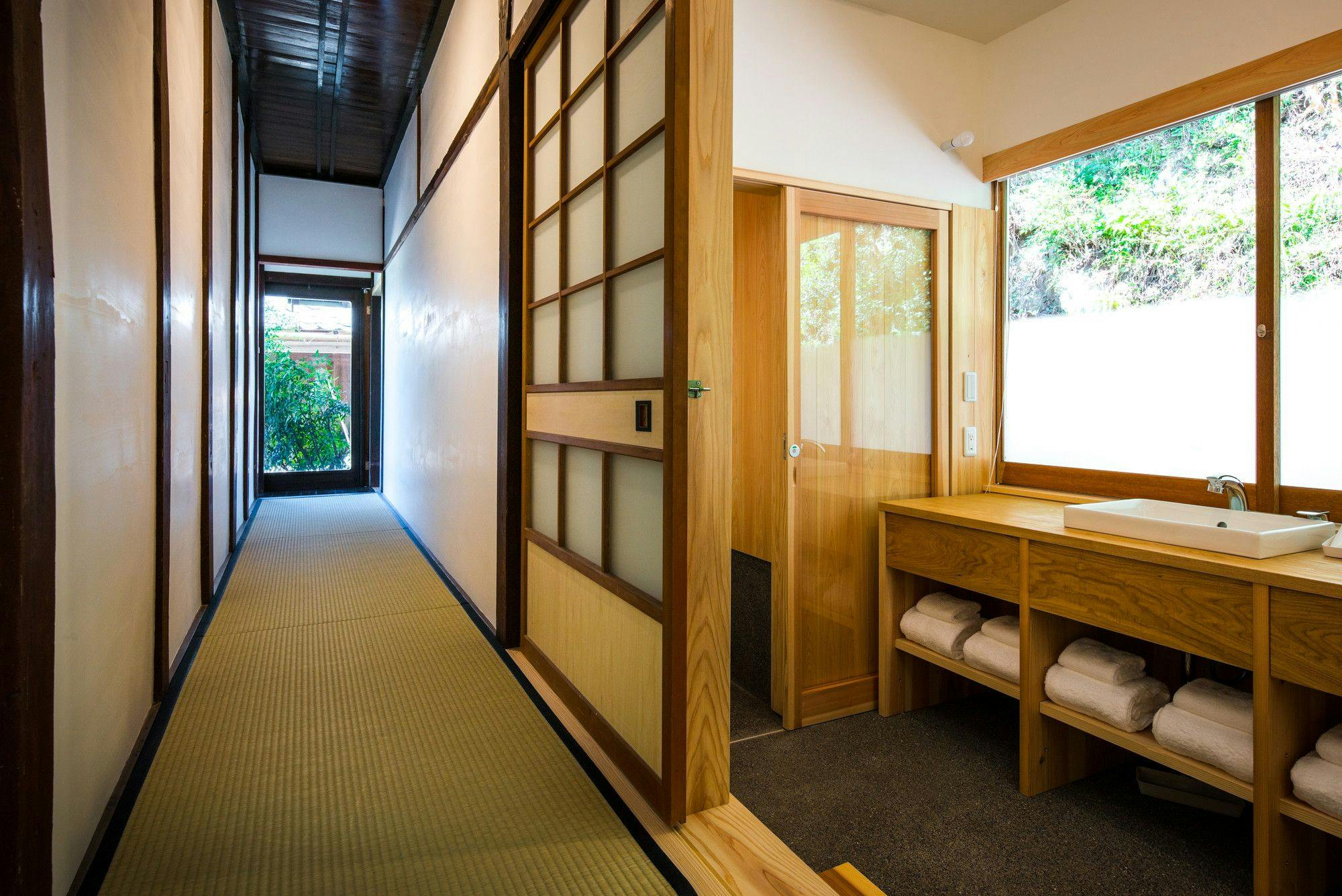 古民家蔵出し　花入れ せとうち古民家ステイズHiroshima 不老仙】の空室状況を確認する