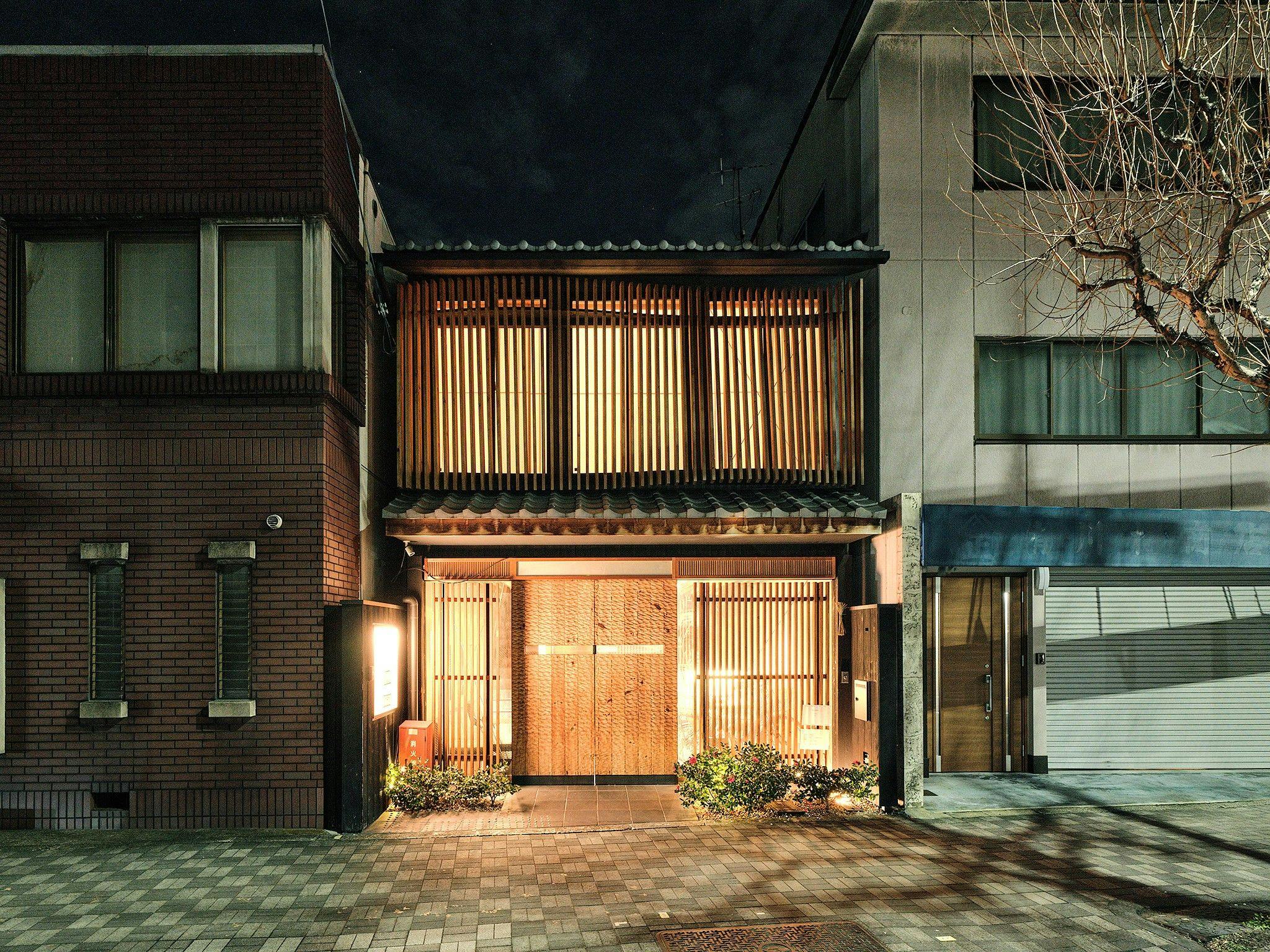 紡 東寺東門前