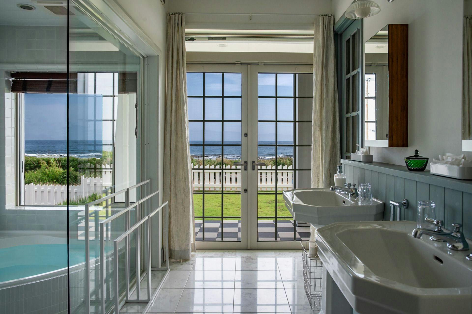 Bath & Sanitary 浴室とサニタリー