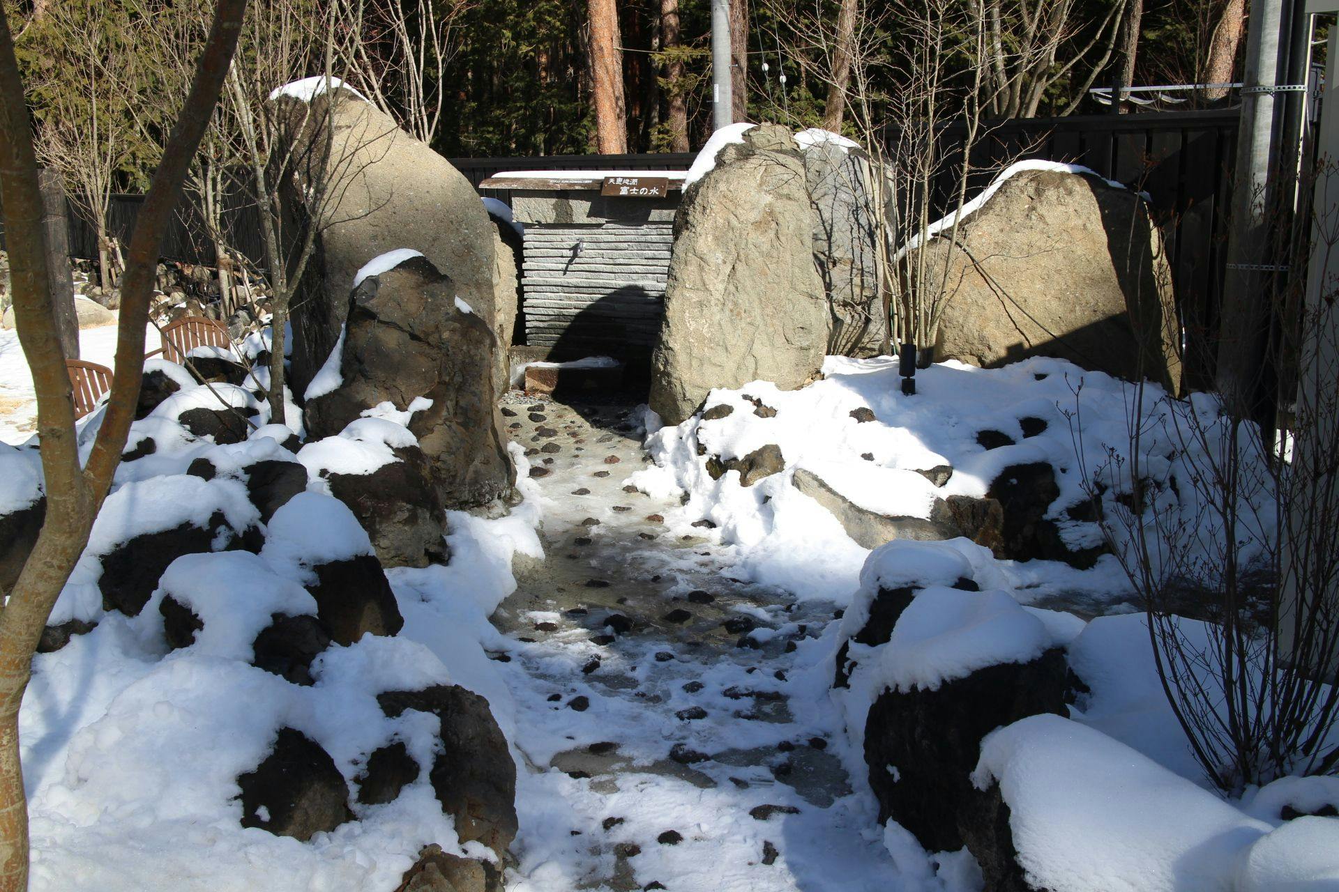 ทิวทัศน์ฤดูหนาวที่ทะเลสาบคาวากุจิแฮนด์