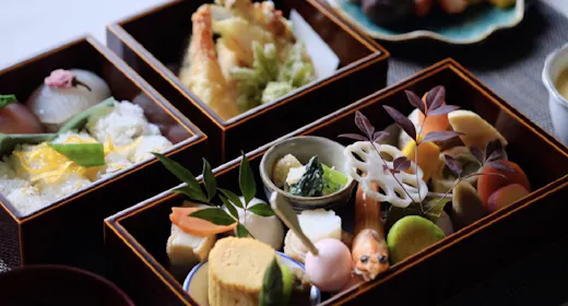 【すみや青花】上品な味をそのままに「飛騨春慶塗り」のお重弁当のご夕食と人気のご朝食付【2食付】