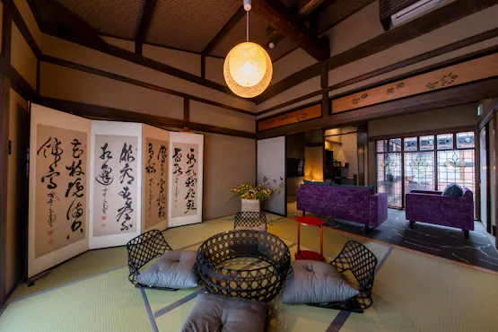 ห้องเสื่อทาทามิและห้องนั่งเล่นห้องสมุด