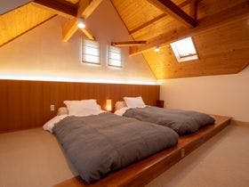 【山梨県富士五湖エリアの貸別荘・コテージ・ログハウス・コンドミニアム】イングリッシュコテージ メイハウス