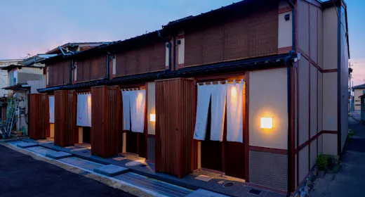 【一棟貸切】ひがし茶屋街 徒歩圏内!ヒノキ風呂でリラックス!金沢の伝統工芸アートが彩る町家宿