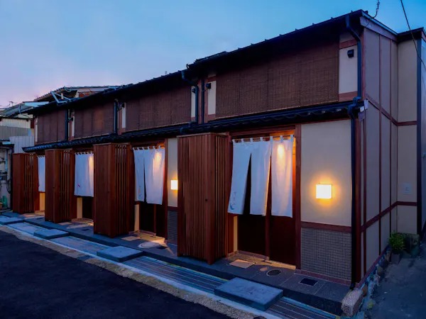 【一棟貸切】ひがし茶屋街 徒歩圏内!ヒノキ風呂でリラックス!金沢の伝統工芸アートが彩る町家宿
