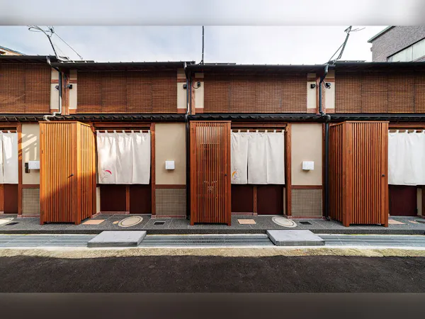 【一棟貸切】ひがし茶屋街 徒歩圏内!ヒノキ風呂でリラックス!金沢の伝統工芸アートが彩る町家宿