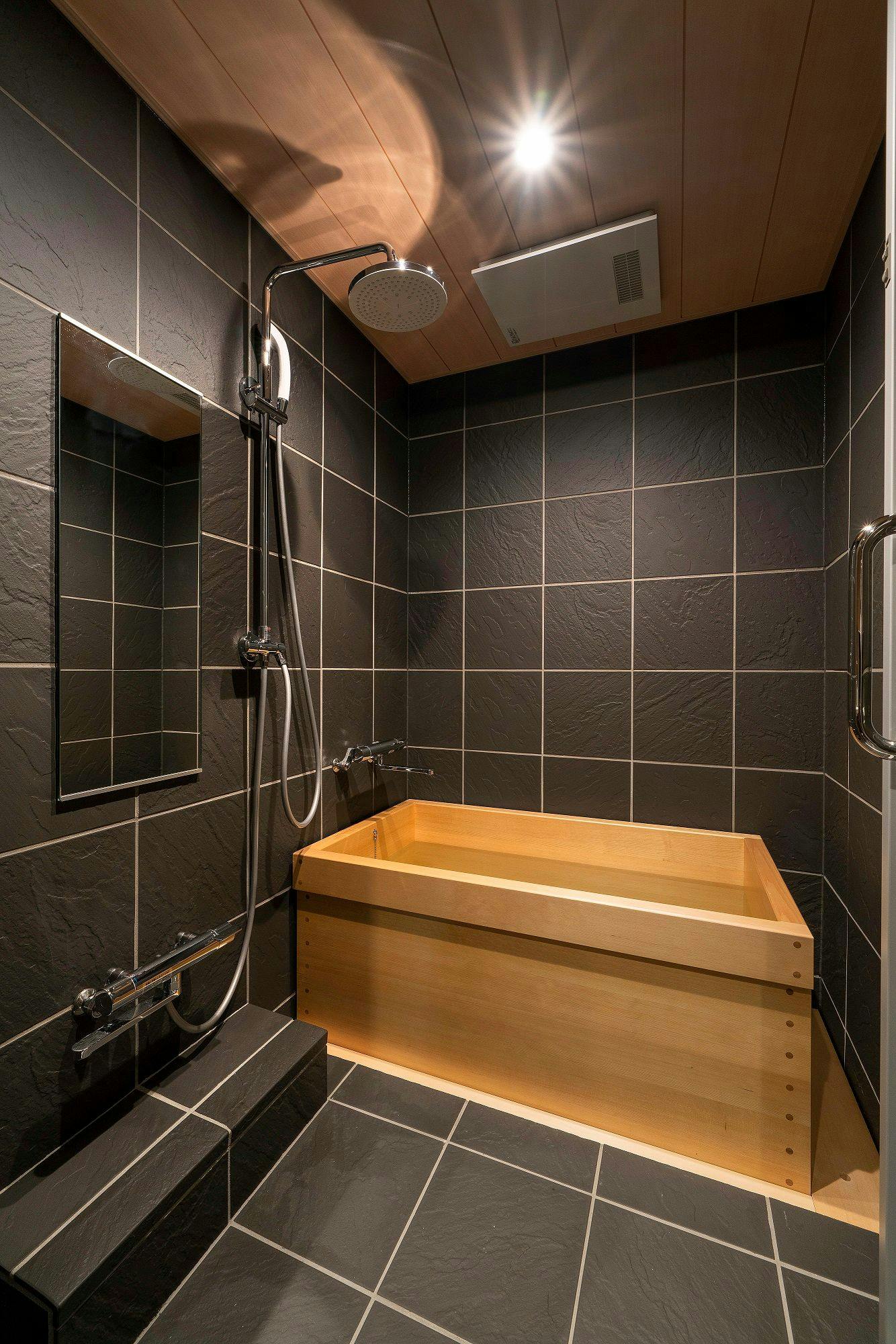 Bilik mandi (Tab mandi kayu Hinoki)