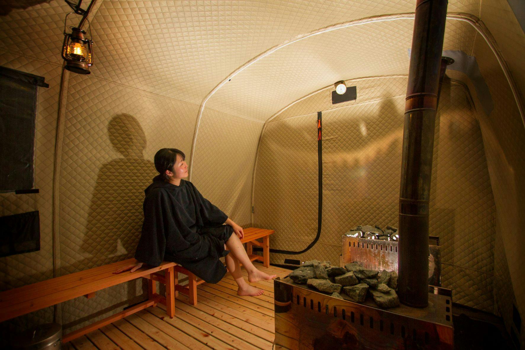 広々としたテントサウナ