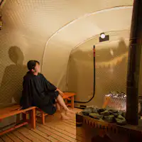 広々としたテントサウナ