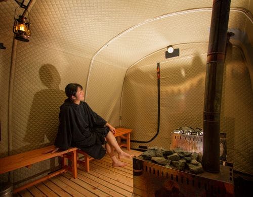 広々としたテントサウナ