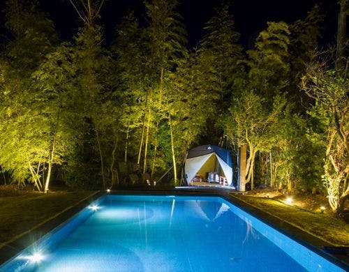 テントサウナ　プール　外観