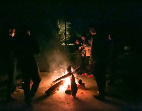 仲間内だけで本格的な焚火が楽しめます。